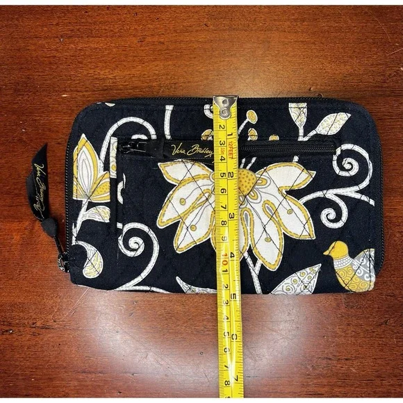 Vera Bradley Zip Around Wallet Yellow Bird Black‎ Credit Card Quilted - Picture 4 of 6